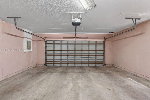 House in Pembroke Pines, Florida 3 bedrooms, 185.62 sq.m. № 2046633 - photo 23