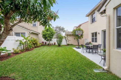 House in Pembroke Pines, Florida 3 bedrooms, 185.62 sq.m. № 2046633 - photo 26