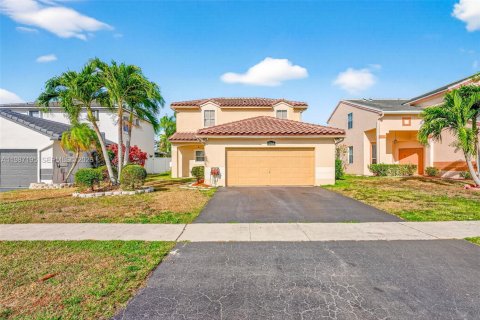 House in Pembroke Pines, Florida 3 bedrooms, 185.62 sq.m. № 2046633 - photo 2