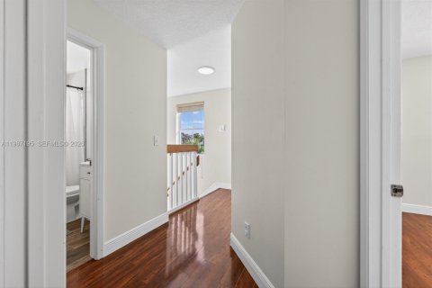 House in Pembroke Pines, Florida 3 bedrooms, 185.62 sq.m. № 2046633 - photo 22