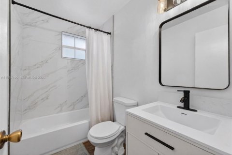 House in Pembroke Pines, Florida 3 bedrooms, 185.62 sq.m. № 2046633 - photo 20