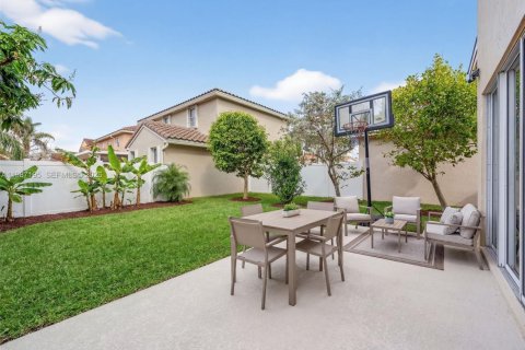 House in Pembroke Pines, Florida 3 bedrooms, 185.62 sq.m. № 2046633 - photo 24