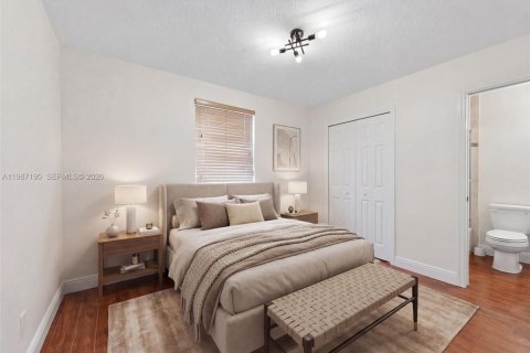 House in Pembroke Pines, Florida 3 bedrooms, 185.62 sq.m. № 2046633 - photo 9