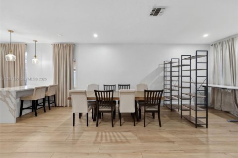 House in Pembroke Pines, Florida 3 bedrooms, 185.62 sq.m. № 2046633 - photo 21