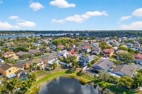 House in Pembroke Pines, Florida 3 bedrooms, 185.62 sq.m. № 2046633 - photo 29