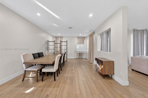 House in Pembroke Pines, Florida 3 bedrooms, 185.62 sq.m. № 2046633 - photo 18