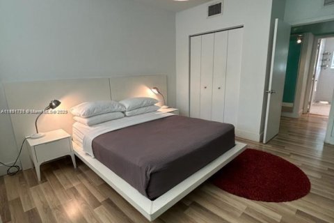 Condo in Miami Beach, Florida, 2 bedrooms  № 2021575 - photo 12
