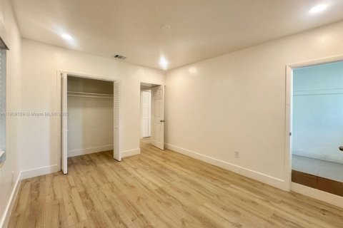 Propiedad comercial en venta en Miami, Florida, 204.76 m2 № 1964433 - foto 24