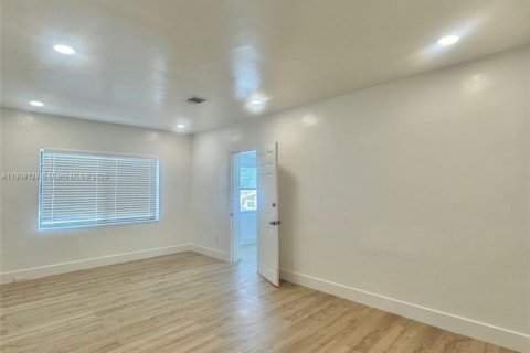 Propiedad comercial en venta en Miami, Florida, 204.76 m2 № 1964433 - foto 15