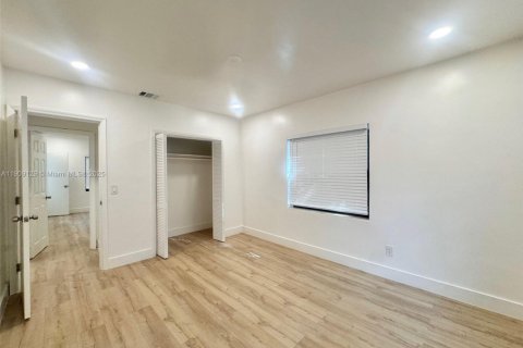 Propiedad comercial en venta en Miami, Florida, 204.76 m2 № 1964433 - foto 23