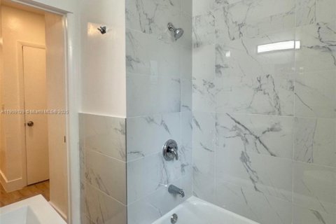 Propiedad comercial en venta en Miami, Florida, 204.76 m2 № 1964433 - foto 20