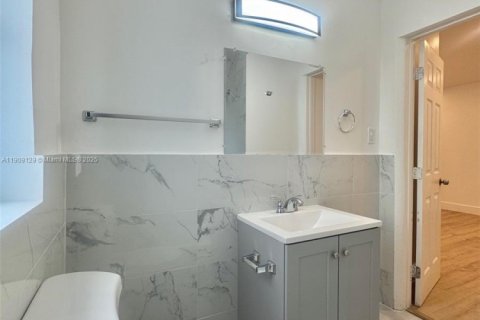 Propiedad comercial en venta en Miami, Florida, 204.76 m2 № 1964433 - foto 19