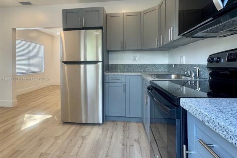 Propiedad comercial en venta en Miami, Florida, 204.76 m2 № 1964433 - foto 13