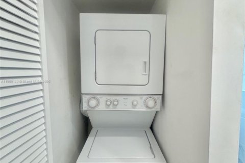 Propiedad comercial en venta en Miami, Florida, 204.76 m2 № 1964433 - foto 22