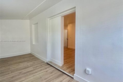 Propiedad comercial en venta en Miami, Florida, 204.76 m2 № 1964433 - foto 17