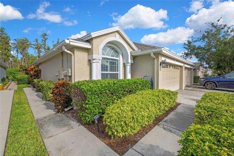 House in Land O' Lakes, Florida 2 bedrooms, 158.49 sq.m. № 2396308