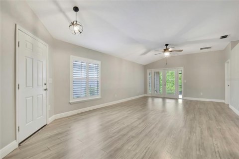 House in Land O' Lakes, Florida 2 bedrooms, 158.49 sq.m. № 2396308 - photo 11
