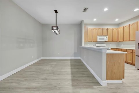House in Land O' Lakes, Florida 2 bedrooms, 158.49 sq.m. № 2396308 - photo 9
