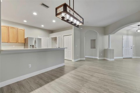 House in Land O' Lakes, Florida 2 bedrooms, 158.49 sq.m. № 2396308 - photo 10