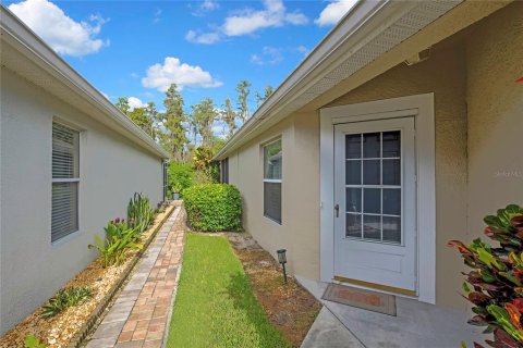 House in Land O' Lakes, Florida 2 bedrooms, 158.49 sq.m. № 2396308 - photo 4