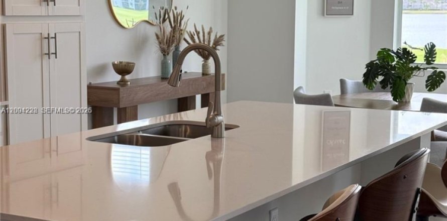 Condo in Ave Maria, Florida, 2 bedrooms  № 2068423