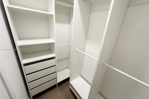 House in Davie, Florida 5 bedrooms, 361.2 sq.m. № 1882066 - photo 19