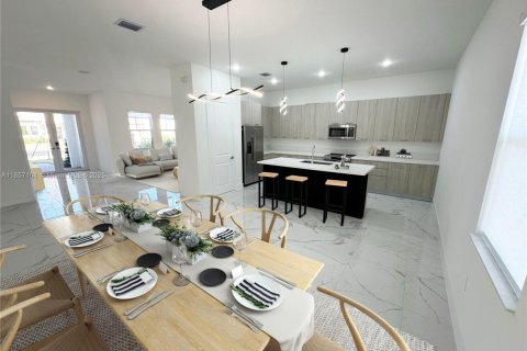 House in Davie, Florida 5 bedrooms, 361.2 sq.m. № 1882066 - photo 6