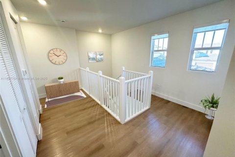 House in Davie, Florida 5 bedrooms, 361.2 sq.m. № 1882066 - photo 16