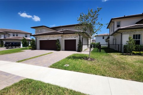 House in Davie, Florida 5 bedrooms, 361.2 sq.m. № 1882066 - photo 2