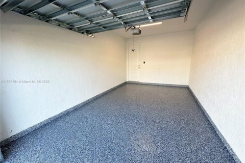 House in Davie, Florida 5 bedrooms, 361.2 sq.m. № 1882066 - photo 30