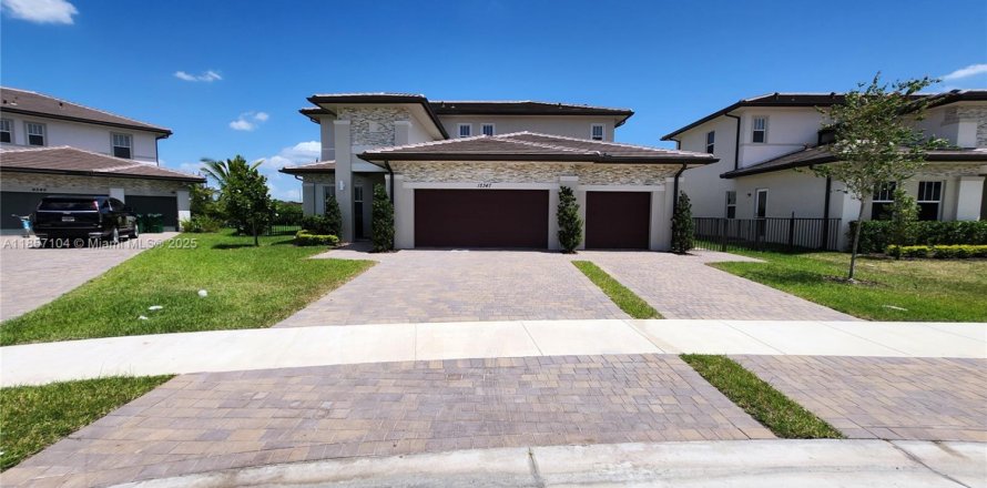 Villa ou maison à Davie, Floride 5 chambres, 361.2 m2 № 1882066