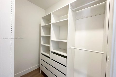 House in Davie, Florida 5 bedrooms, 361.2 sq.m. № 1882066 - photo 24