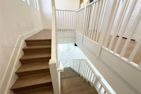 House in Davie, Florida 5 bedrooms, 361.2 sq.m. № 1882066 - photo 15