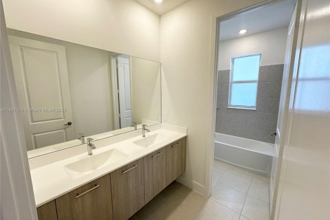 House in Davie, Florida 5 bedrooms, 361.2 sq.m. № 1882066 - photo 25