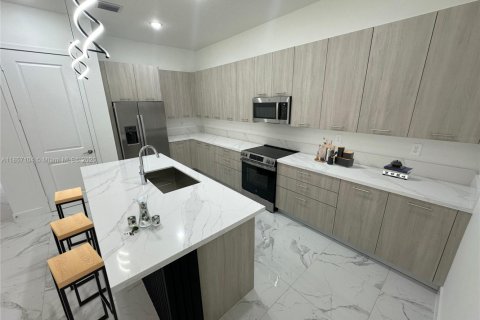 House in Davie, Florida 5 bedrooms, 361.2 sq.m. № 1882066 - photo 7