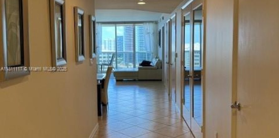 Condominio en Hallandale Beach, Florida, 3 dormitorios № 1867086