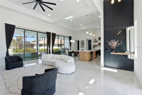 House in Cape Coral, Florida 4 bedrooms, 223.43 sq.m. № 2214785 - photo 3