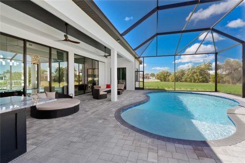 House in Cape Coral, Florida 4 bedrooms, 223.43 sq.m. № 2214785 - photo 26