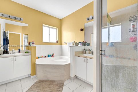 Townhouse in Homestead, Florida 3 bedrooms, 132.94 sq.m. № 1842560 - photo 11
