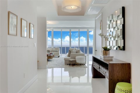 Condo in Sunny Isles Beach, Florida, 3 bedrooms  № 1692196 - photo 11