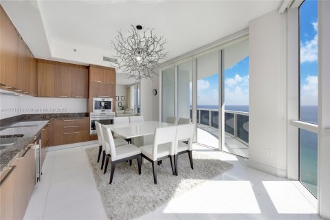 Condo in Sunny Isles Beach, Florida, 3 bedrooms  № 1692196 - photo 19