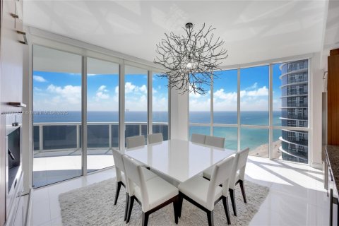 Condo in Sunny Isles Beach, Florida, 3 bedrooms  № 1692196 - photo 2