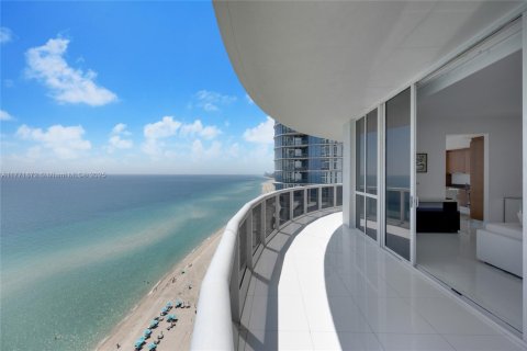 Condo in Sunny Isles Beach, Florida, 3 bedrooms  № 1692196 - photo 4
