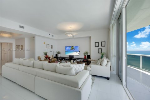 Condo in Sunny Isles Beach, Florida, 3 bedrooms  № 1692196 - photo 22