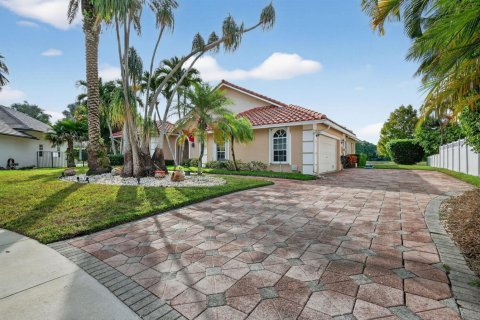 House in Boynton Beach, Florida 3 bedrooms, 220.09 sq.m. № 2083704 - photo 2
