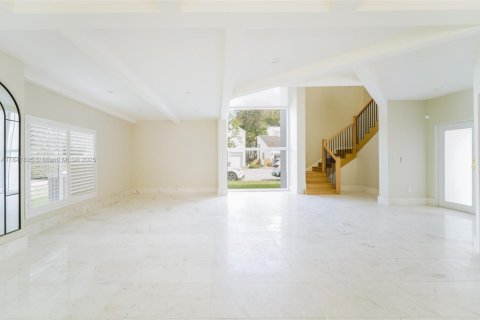 Купить виллу или дом в Майами, Флорида 5 спален, 356.74м2, № 1958164 - фото 8