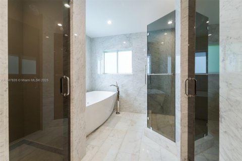 Купить виллу или дом в Майами, Флорида 5 спален, 356.74м2, № 1958164 - фото 20