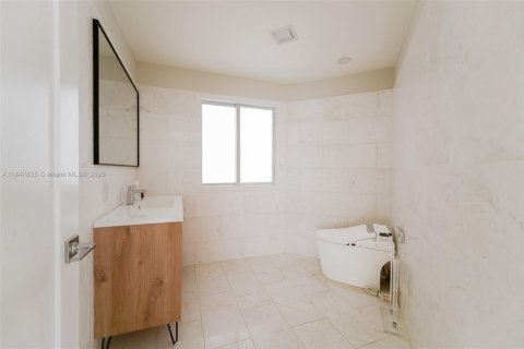 Купить виллу или дом в Майами, Флорида 5 спален, 356.74м2, № 1958164 - фото 14