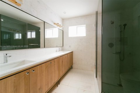 Купить виллу или дом в Майами, Флорида 5 спален, 356.74м2, № 1958164 - фото 29