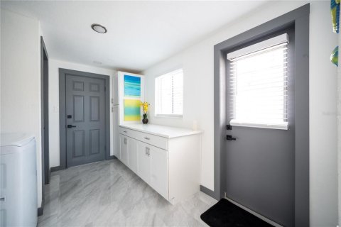 House in Clearwater, Florida 3 bedrooms, 225.75 sq.m. № 2215554 - photo 11
